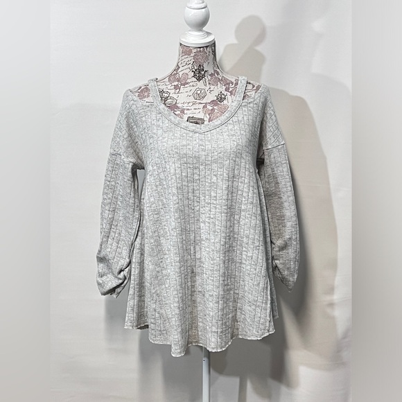 UMGEE Light gray ribbed cold shoulder knit top‎ size M - Picture 6 of 15
